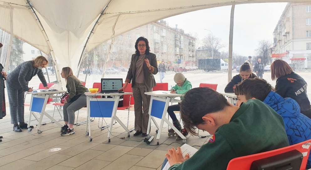 Кафедра иностранных языков провела мастер-класс на КосмоФестивале - «Технологический университет»