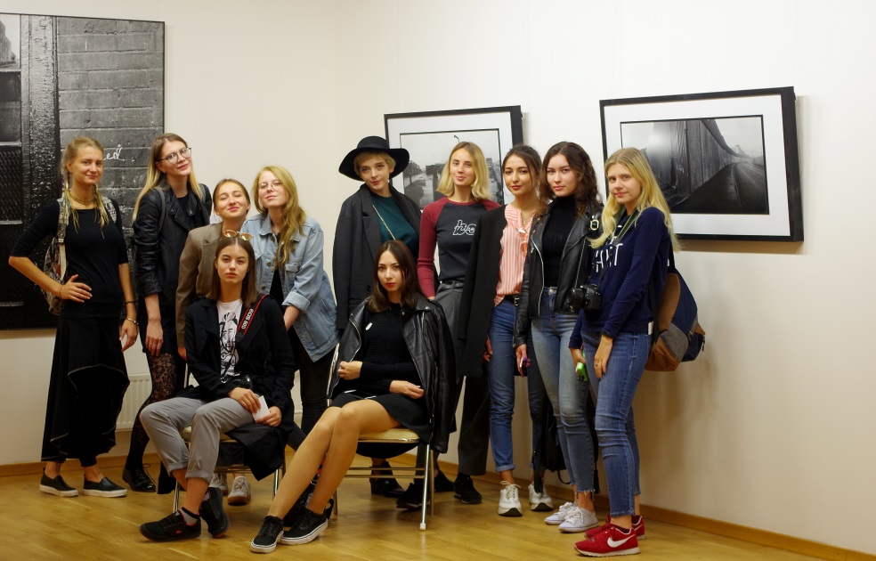 Студенты-дизайнеры посетили Галерею классической фотографии - «Технологический университет»