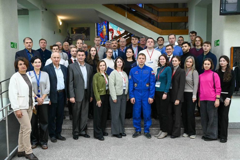     . ..  ()   :        -  