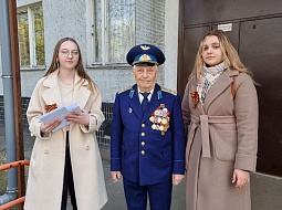 Студенты кафедры ГСД поздравили ветеранов с Днем Победы