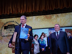 � ������������ ������� ����� ������ ��������� � �������������� ��������� ����