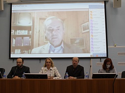 � ������������ ������ V ������������� ������-������������ ����������� �������� �������: ������� � ��������������