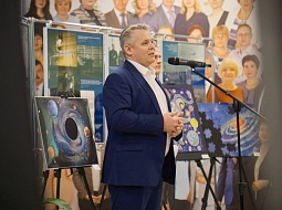  �������� ��������, ����������� 60-����� ������ �������� � �������� ������ 